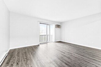 5926 Walnut Cir Dr in Toledo, OH - Building Photo - Building Photo