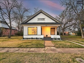 907 W Owings St in Denison, TX - Building Photo - Building Photo