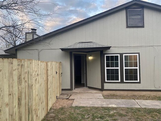 2621 Corian Glen Dr in San Antonio, TX - Foto de edificio - Building Photo