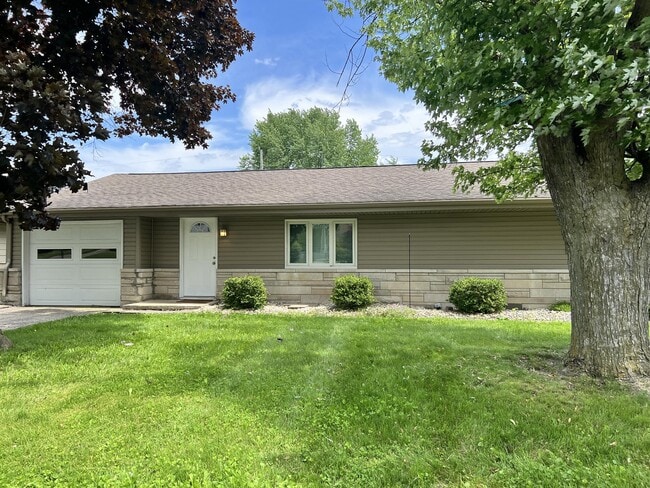 406 Magnolia Dr in Kokomo, IN - Building Photo - Building Photo