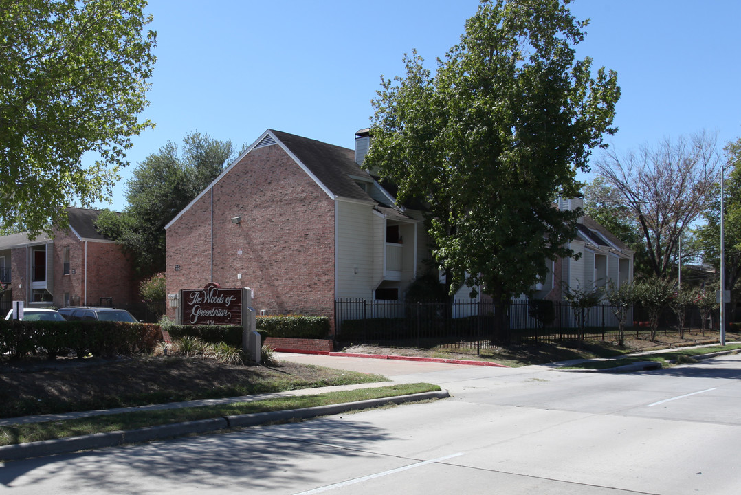 Woods of Greenbriar in Houston, TX - Foto de edificio