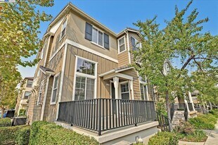 6320 Byron Ln in San Ramon, CA - Building Photo