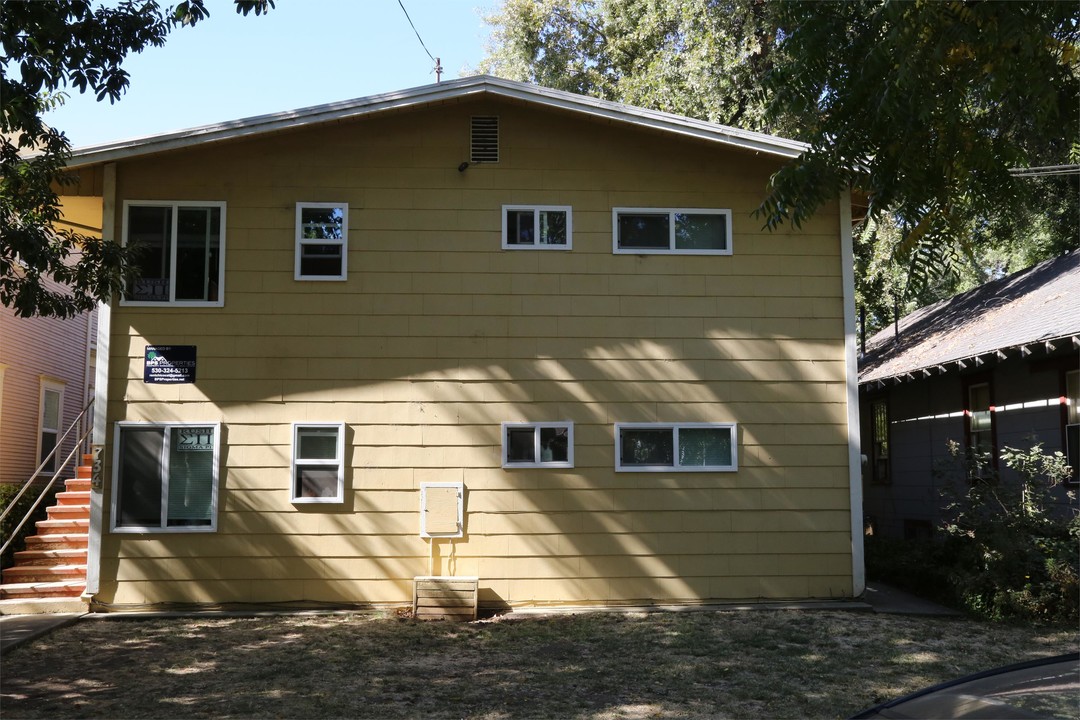 734 W 3rd St-Unit -2 in Chico, CA - Building Photo