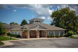 20 Westwood Dr in Westbury, NY - Building Photo - Building Photo