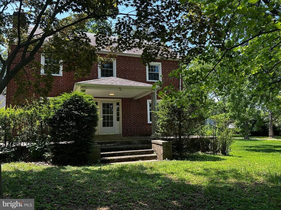 7 W Orchard Ln in Eagleville, PA - Building Photo
