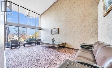 5348 Lakeshore Rd. in Burlington, ON - Building Photo - Building Photo