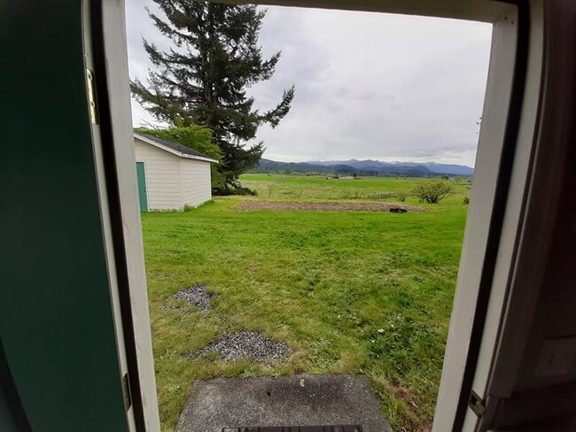 39826 278th Way SE, Unit b in Enumclaw, WA - Foto de edificio - Building Photo