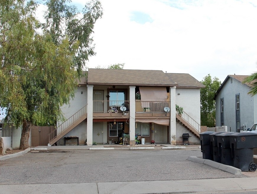 Phoenix House Apartments in Phoenix, AZ - Building Photo