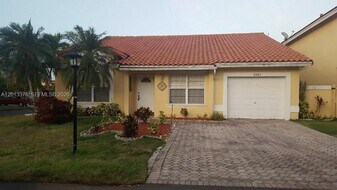 10867 SW 152nd Pl in Miami, FL - Building Photo
