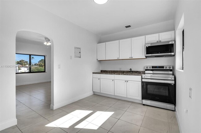 130 SW 31st Ct in Miami, FL - Building Photo - Building Photo