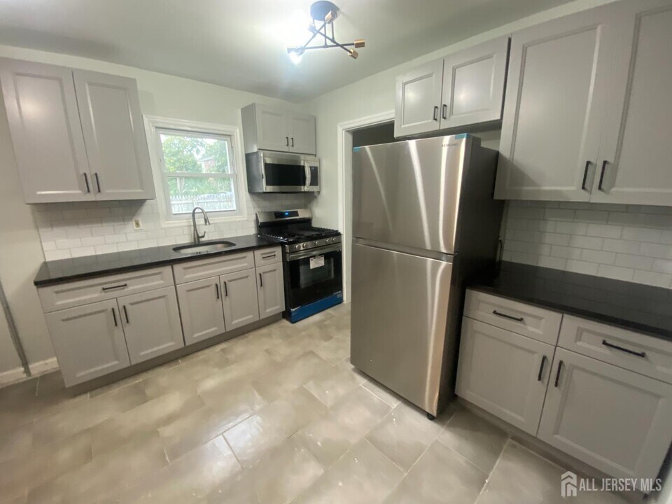 148 Jones Ave in New Brunswick, NJ - Building Photo