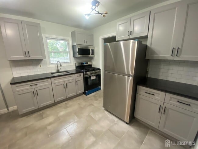 148 Jones Ave in New Brunswick, NJ - Building Photo - Building Photo
