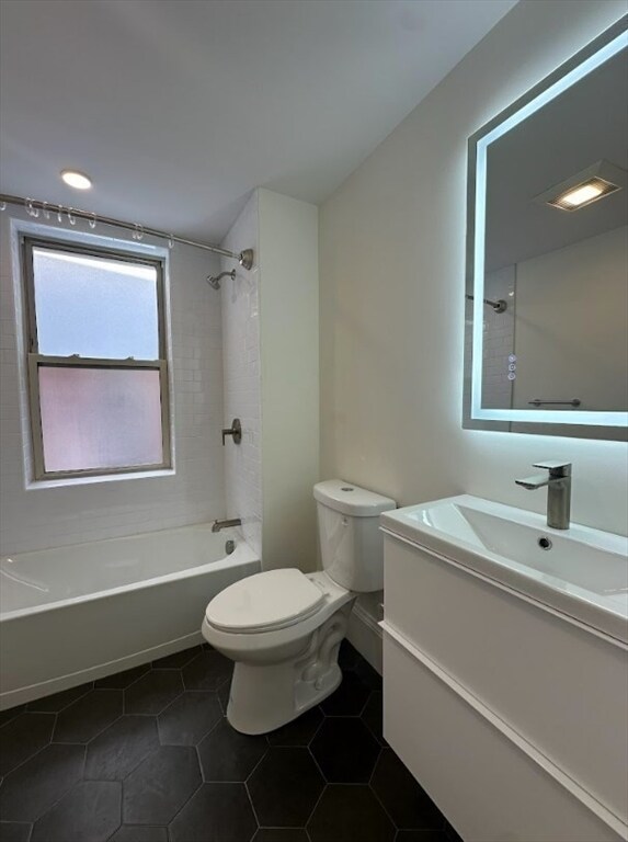 26 Bradlee Rd, Unit 405 in Medford, MA - Building Photo - Building Photo