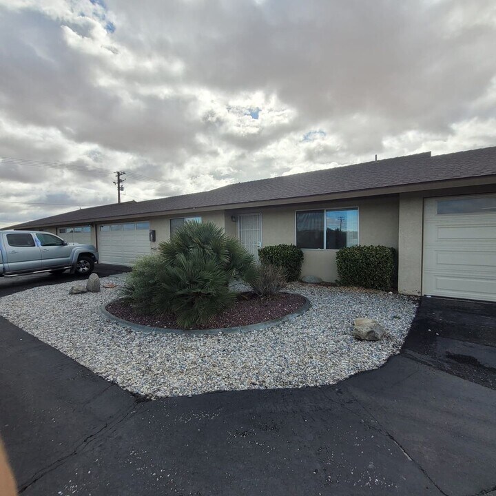 13089 Lakota Rd in Apple Valley, CA - Building Photo