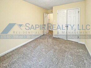 4913 Sierra Way in College Park, GA - Building Photo - Building Photo