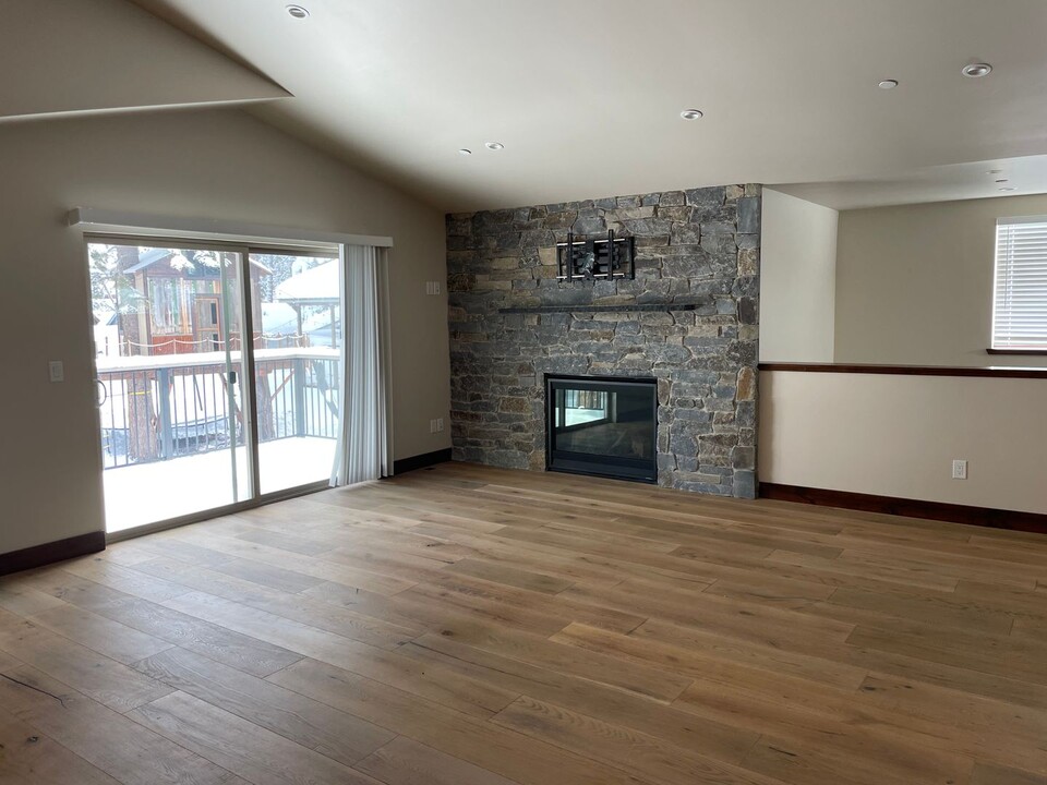 1149 Bonanza Ave in South Lake Tahoe, CA - Building Photo