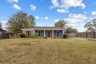 830 Trailwood Dr E in Mobile, AL - Building Photo