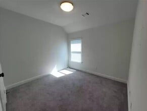 457 Elyse Rd in Keene, TX - Building Photo - Building Photo