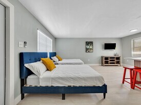 318 Walnut St in Hollywood, FL - Building Photo