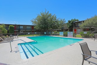 Seville West Apartments in El Paso, TX - Foto de edificio - Building Photo