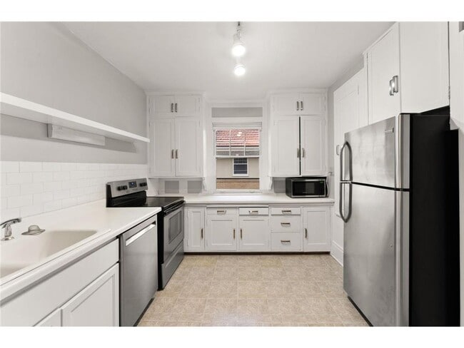 1501 Summit Ave in St. Paul, MN - Building Photo - Building Photo