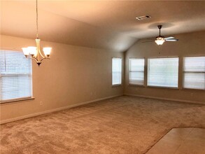 509 Vista Gardens Dr in Buda, TX - Building Photo - Building Photo