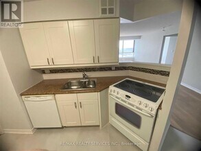 3605-3605 Kariya Dr in Mississauga, ON - Building Photo - Building Photo