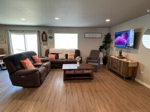 1133 S New Oak Ln in East Wenatchee, WA - Building Photo - Building Photo