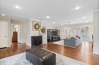 9203 Livenshire Dr in Dallas, TX - Building Photo - Building Photo