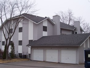 Windsor Crest Apartments in Davenport, IA - Building Photo - Building Photo