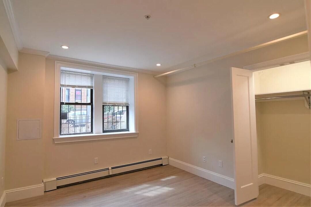 25 Glenville Ave, Unit B in Boston, MA - Foto de edificio