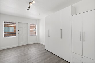 919 16th Ave N, Unit 4 in St. Petersburg, FL - Foto de edificio - Building Photo