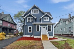 82 Grove St in Montclair, NJ - Building Photo