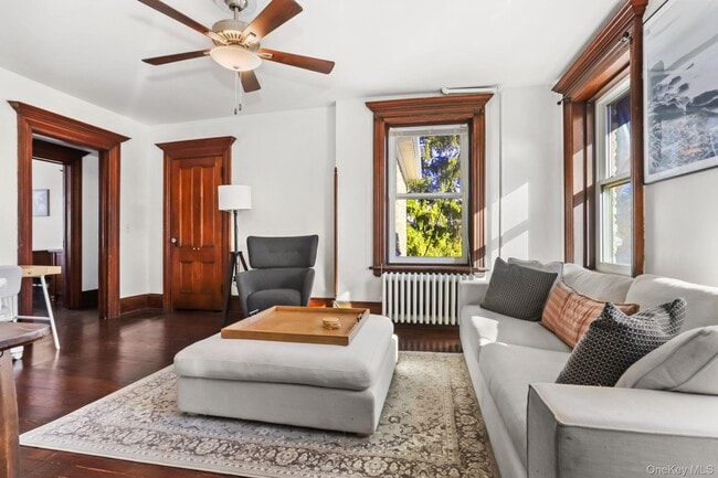 16 Bedford Rd in Katonah, NY - Foto de edificio - Building Photo