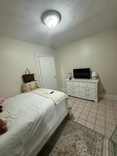 192 L St, Unit 1 in Boston, MA - Foto de edificio - Building Photo