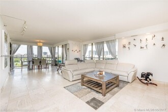 19667 Turnberry Way in Aventura, FL - Building Photo - Building Photo