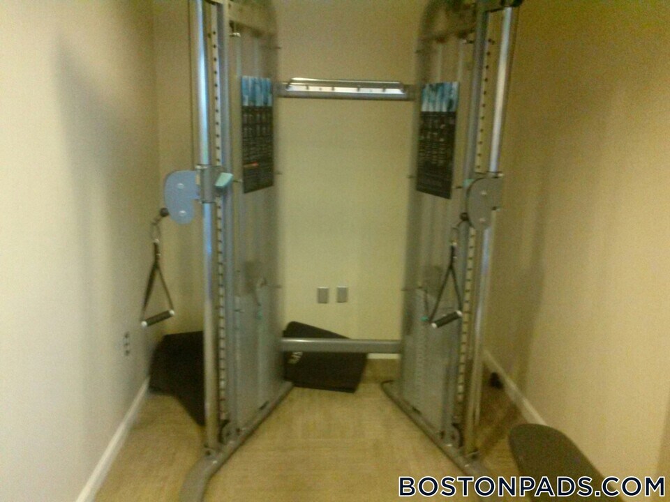 75 Peterborough St in Boston, MA - Building Photo