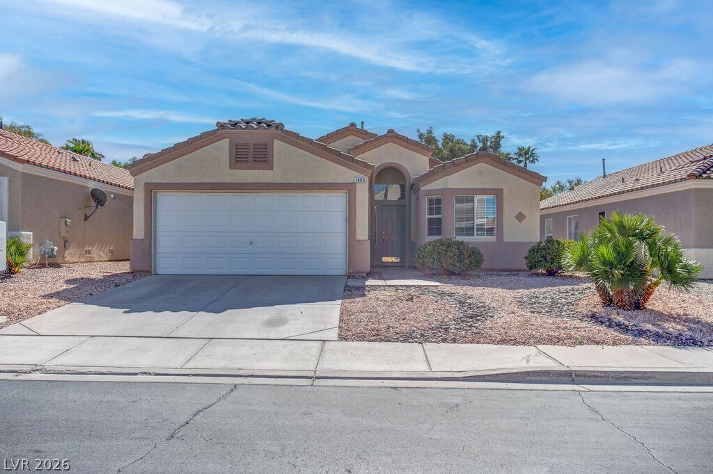 1460 Dragon Rock Dr in Henderson, NV - Building Photo