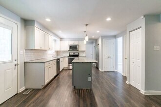 2004 Rosewood Dr in Waldorf, MD - Building Photo - Building Photo