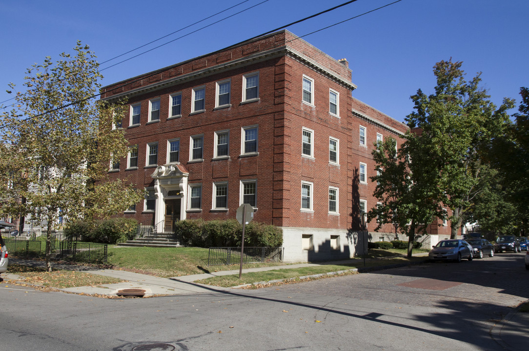 Neil Manor in Columbus, OH - Building Photo