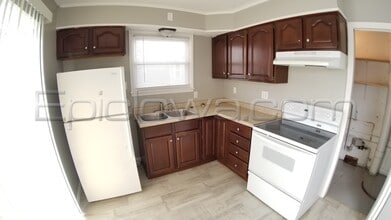 3609 Houston St NE in Cedar Rapids, IA - Building Photo - Building Photo