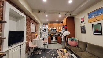 38 High St in Brookline, MA - Building Photo