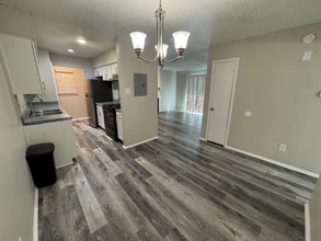 2010 Estrada Pkwy in Irving, TX - Building Photo - Building Photo