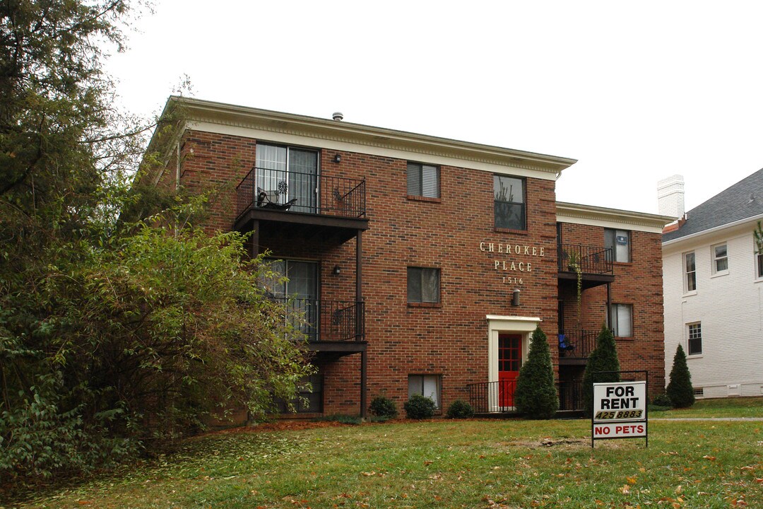 Cherokee Place in Louisville, KY - Building Photo