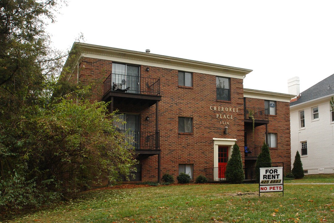 Cherokee Place in Louisville, KY - Foto de edificio