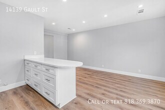 14139 Gault St in Los Angeles, CA - Building Photo - Building Photo
