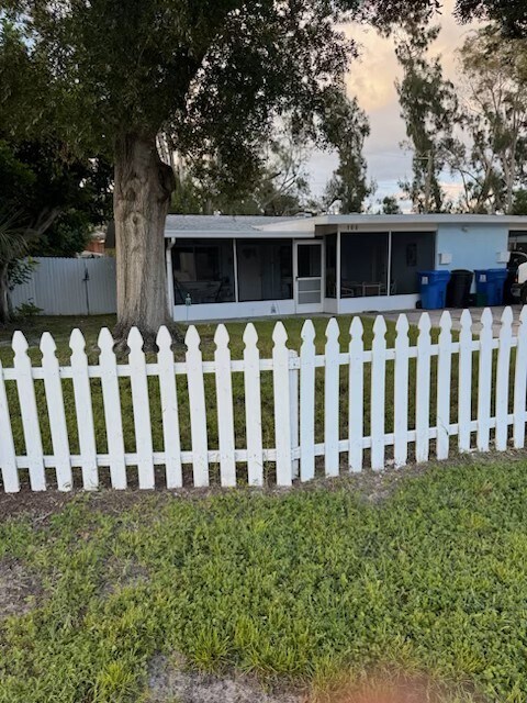 100 38th Ave SE in St. Petersburg, FL - Building Photo
