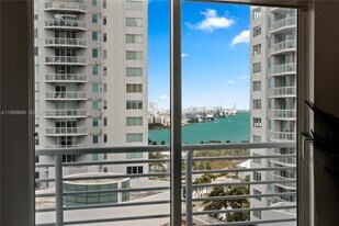 234 NE 3rd St in Miami, FL - Building Photo
