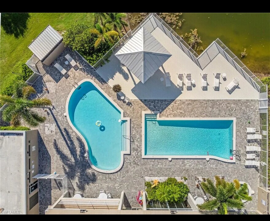 108 Santa Clara Dr, Unit 108 Santa Clara Dr. # 11 in Naples, FL - Foto de edificio
