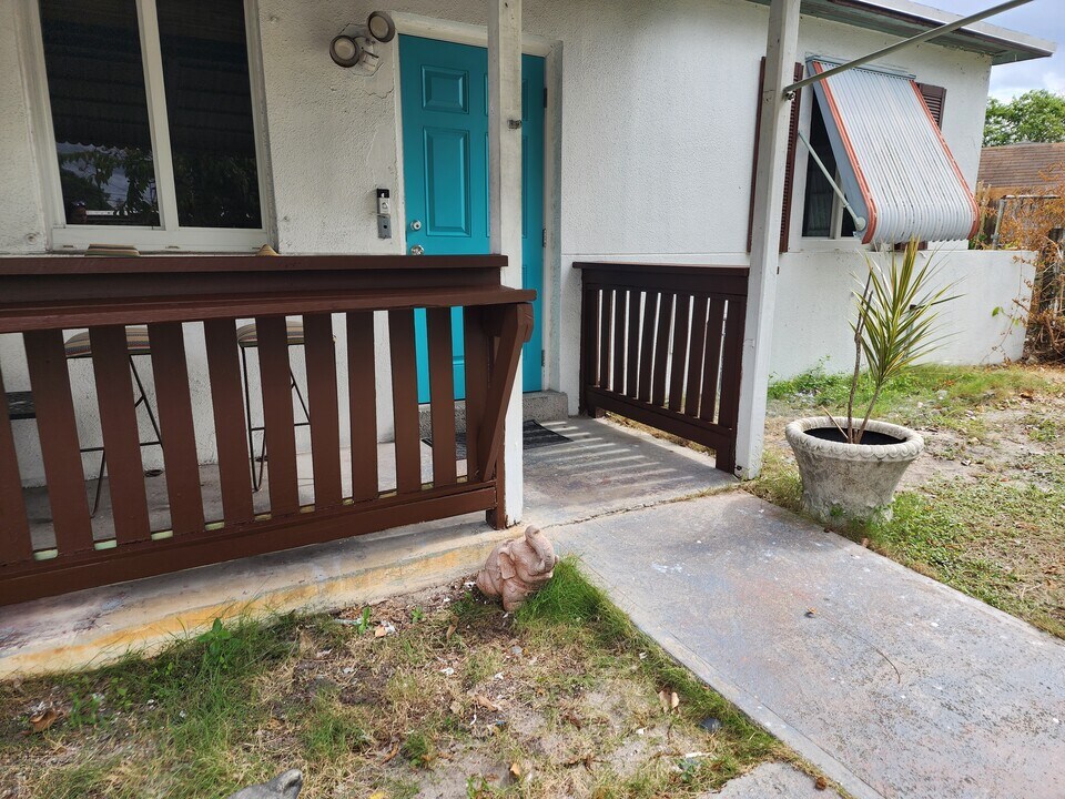 5372 NE 17th Ave in Pompano Beach, FL - Building Photo